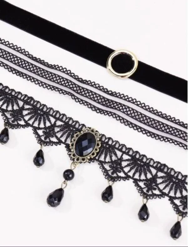 Lace Noir